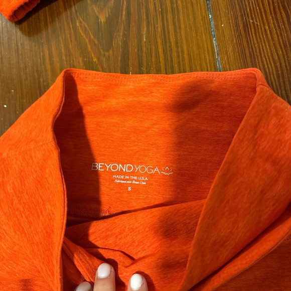 Beyond Yoga Fiery Orange Apparel - Picture 2 of 3